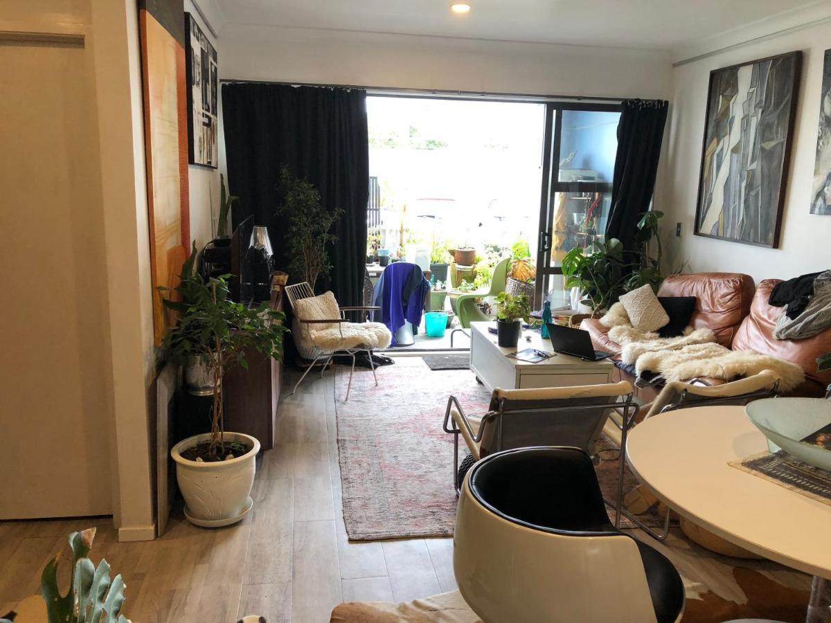 Cool Apartment, Central To Everything, Share With 2X Bulldogs Auckland Exterior photo