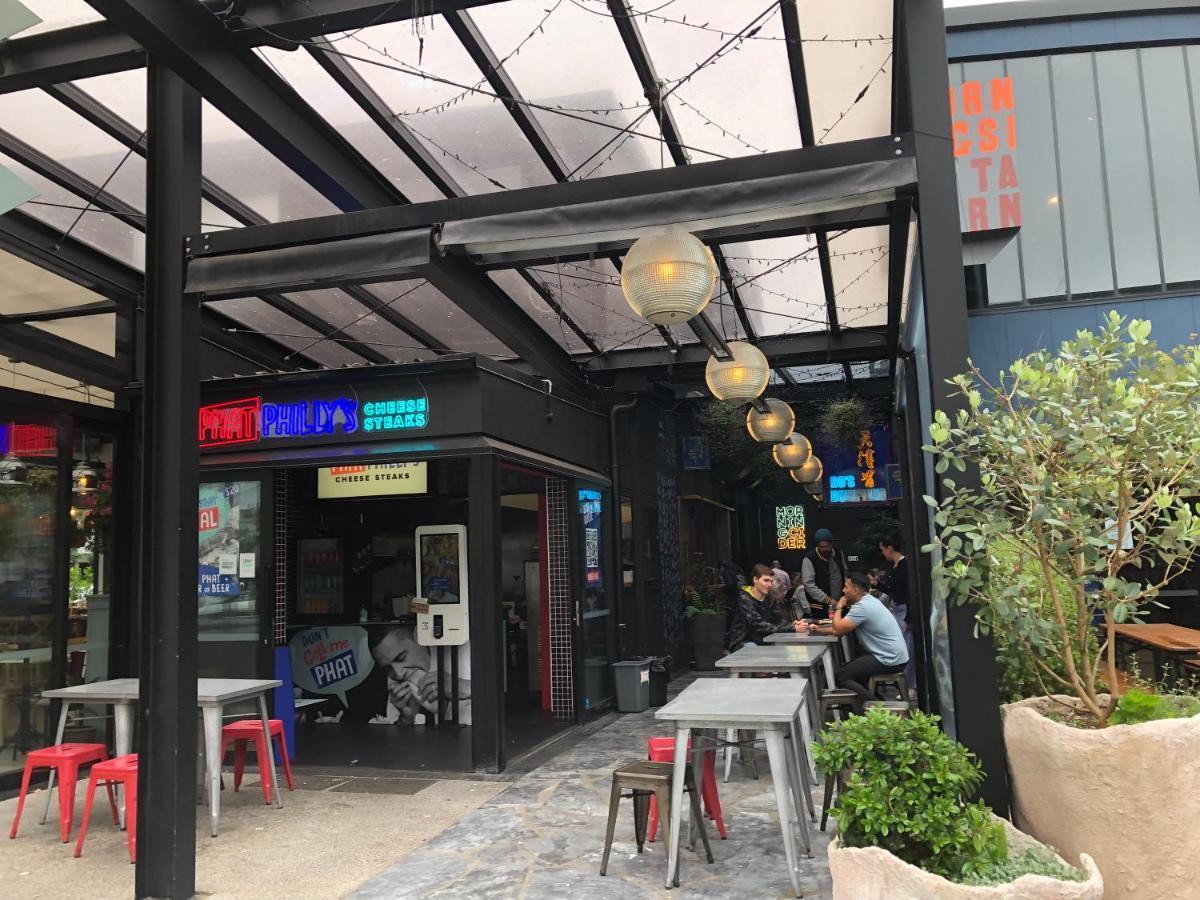 Cool Apartment, Central To Everything, Share With 2X Bulldogs Auckland Exterior photo